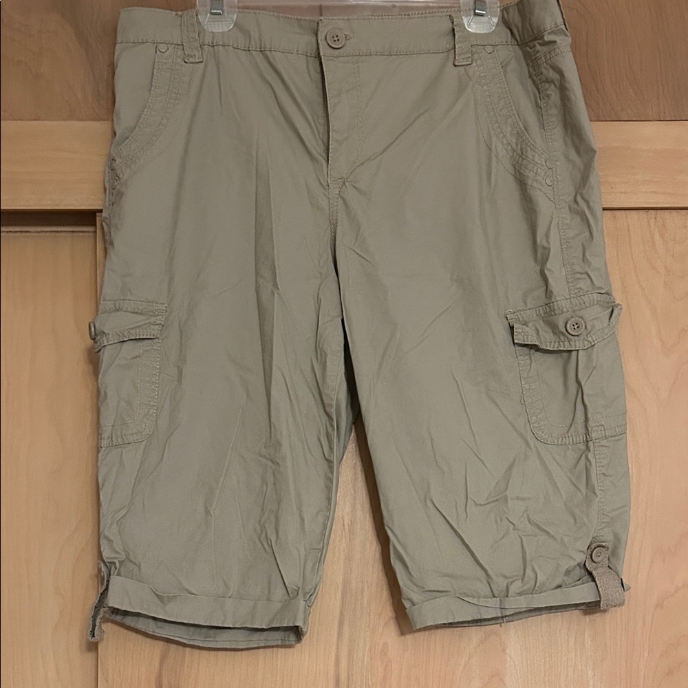 Gloria Vanderbilt Women’s Khaki Cargo Capris